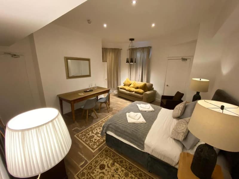 Queen Street Boutique Suites — hotel room