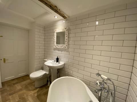 Queen Street Boutique Suites — bathroom