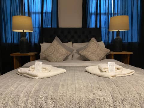 Queen Street Boutique Suites — hotel room