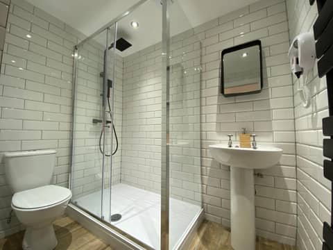 Queen Street Boutique Suites — bathroom