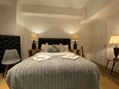 Queen Street Boutique Suites — bedroom