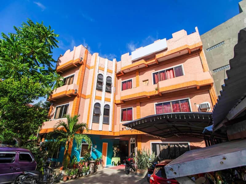RedDoorz at La Maria Pension And Tourist Inn — photo 1