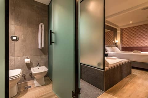 Up Laprida — bathroom