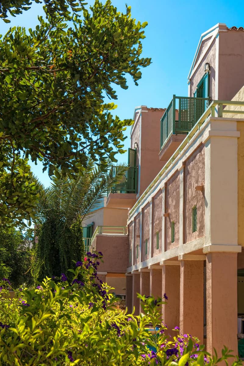 Silva Beach Hotel — building