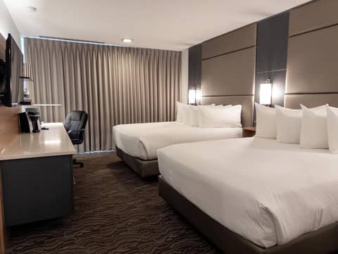 Carriage House Hotel and Conference Centre — hotel room