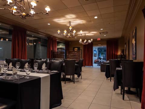 Carriage House Hotel and Conference Centre — dining