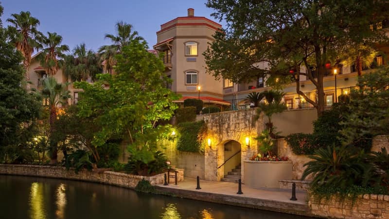 Hotel Indigo San Antonio Riverwalk by IHG — building