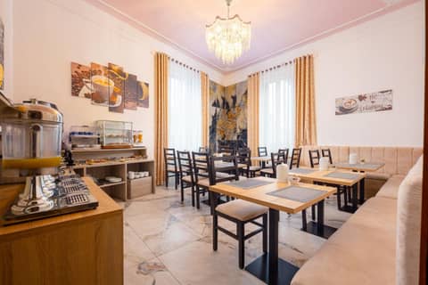 Lilium Hotel — dining