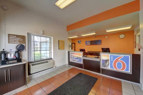 Motel 6-San Antonio, TX - Downtown - Market Square — photo 3