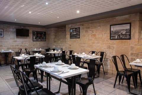Est Hotel — dining