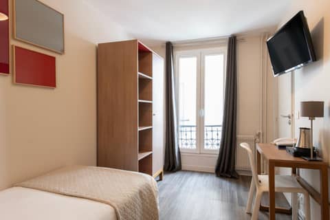 Est Hotel — hotel room