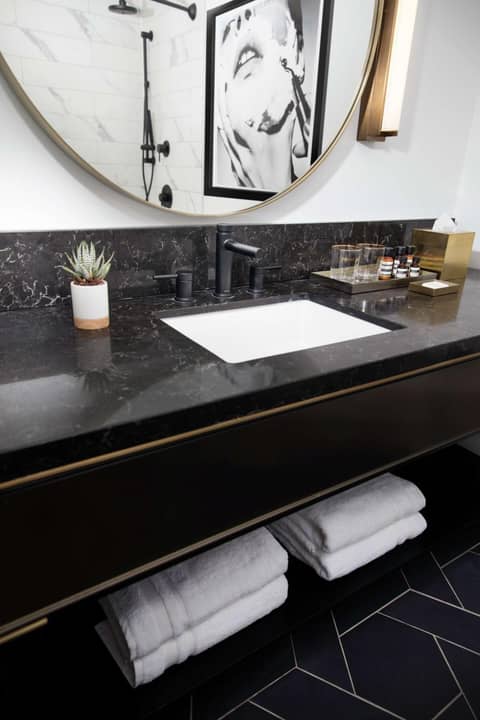 C. Baldwin, Curio Collection by Hilton — photo 2