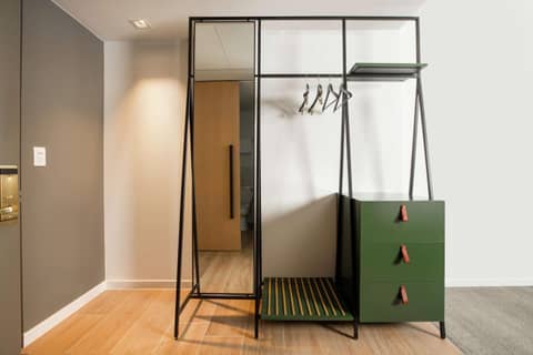 C. Baldwin, Curio Collection by Hilton — photo 3