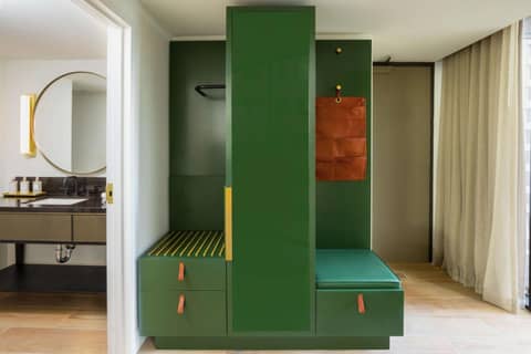 C. Baldwin, Curio Collection by Hilton — photo 4