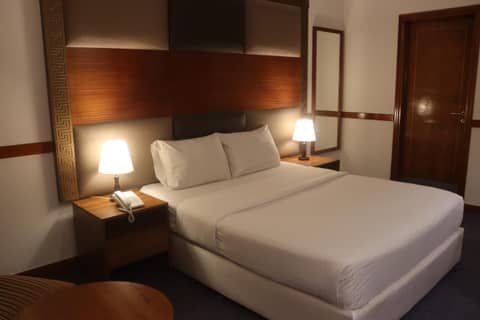 Delmon Hotel — hotel room