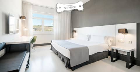 Hotel Ilunion Bilbao — bedroom