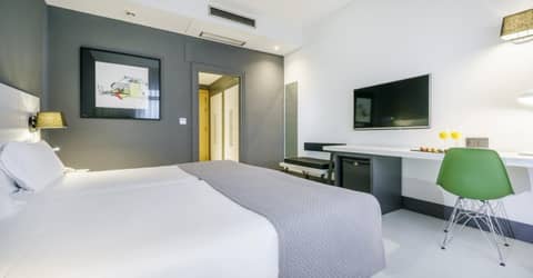 Hotel Ilunion Bilbao — bedroom