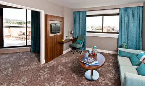 Holiday Inn Nice by IHG — hotel room