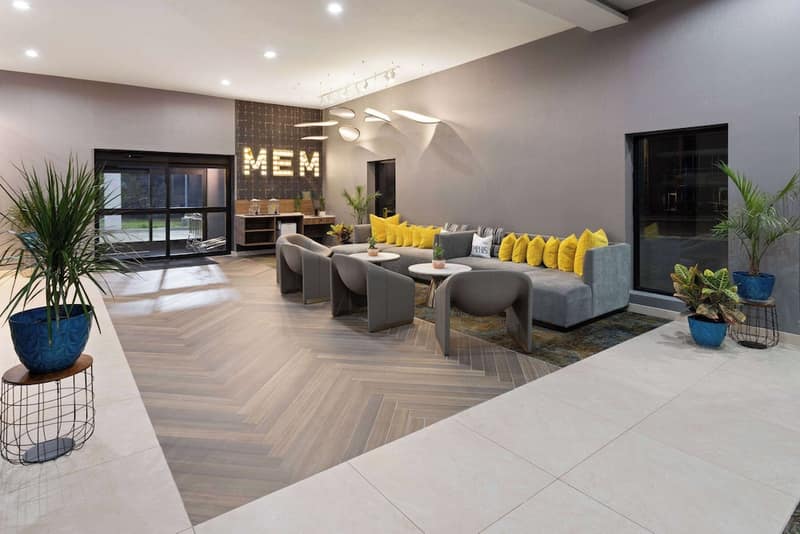 La Quinta Inn & Suites by Wyndham Memphis I-240 — photo 1