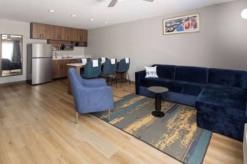 La Quinta Inn & Suites by Wyndham Memphis I-240 — photo 6