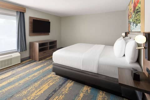 La Quinta Inn & Suites by Wyndham Memphis I-240 — photo 7