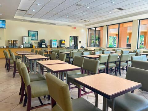 Hotel Monreale Inn & Studios I-Drive Icon Park Orlando — dining