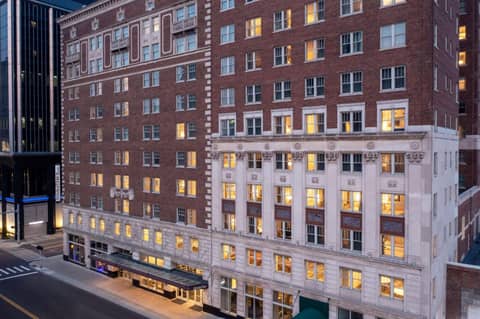 DoubleTree Suites by Hilton Hotel Detroit Downtown - Fort Shelby — photo 2