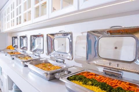 Mari Kristin Beach Hotel — dining