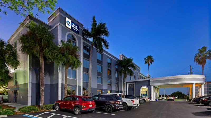 Best Western Fort Myers Inn and Suites — building