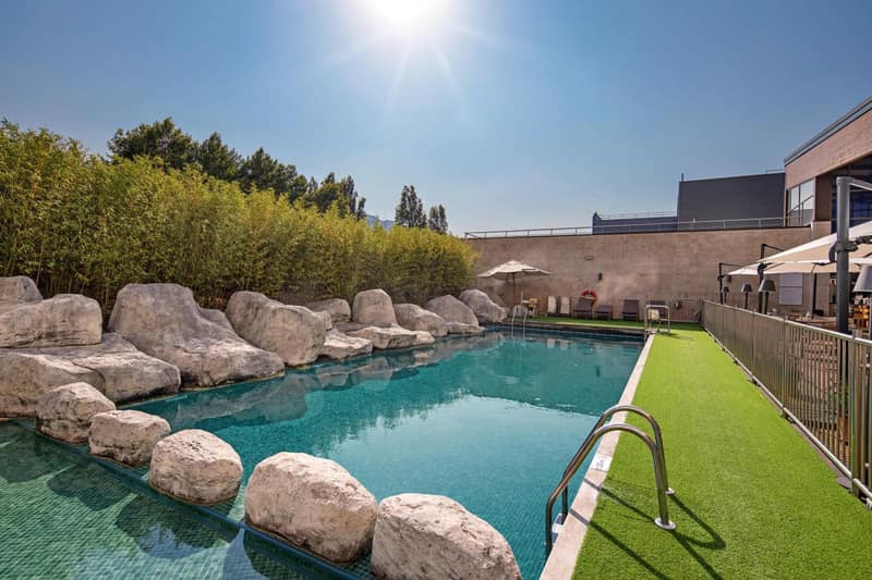 Hotel Puerta de Bilbao — recepcion & lobby