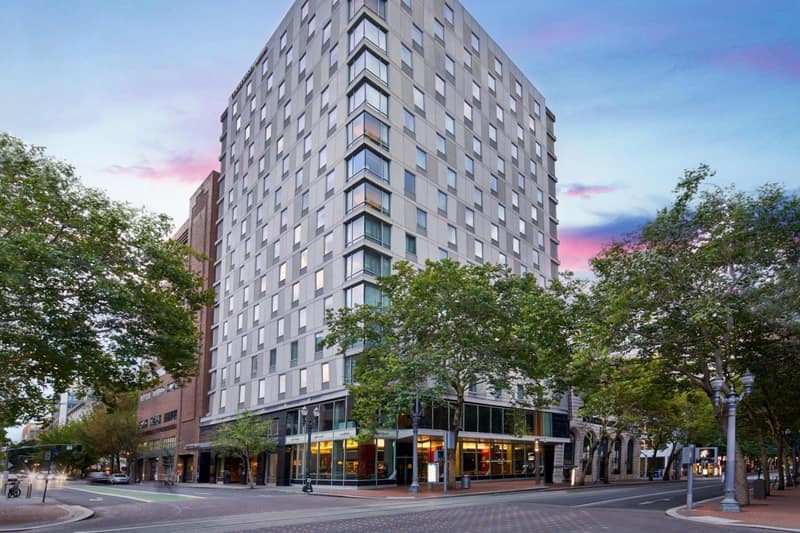 Courtyard by Marriott Portland City Center — building