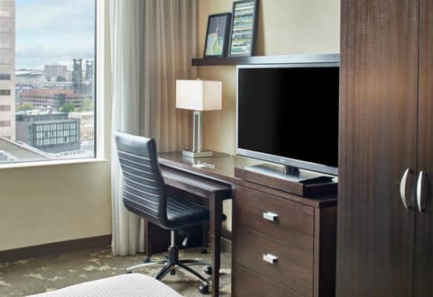 Courtyard by Marriott Portland City Center — hotel room