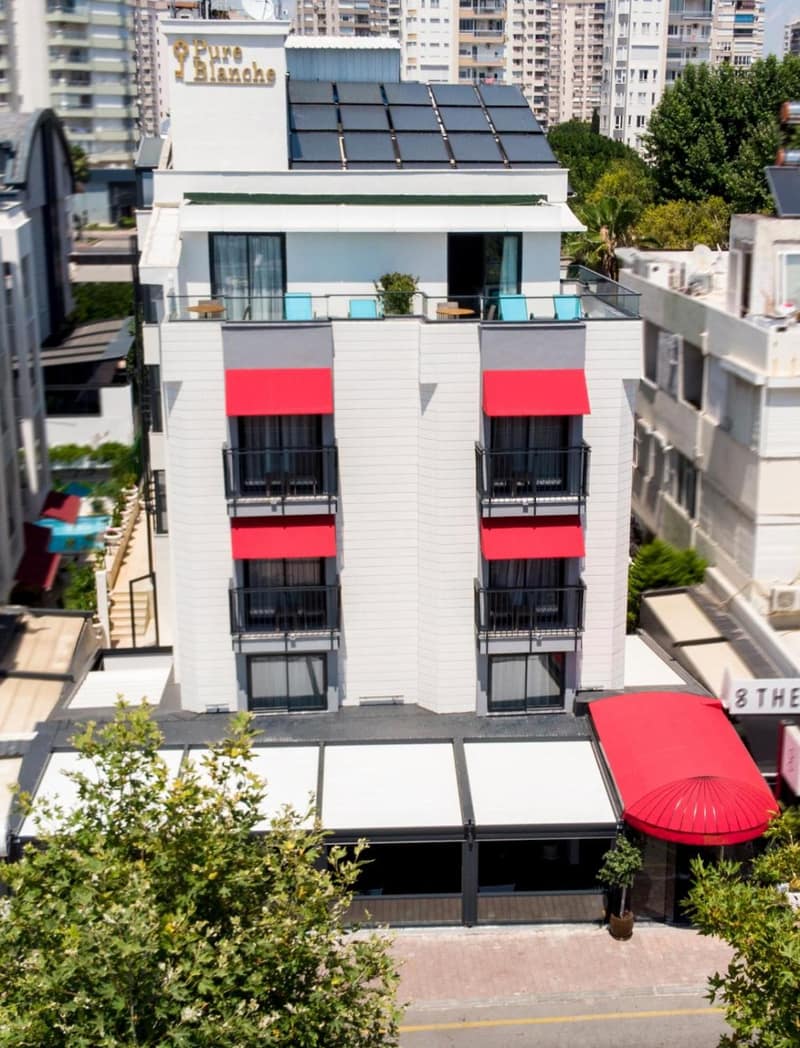 Pure Blanche Hotel — building