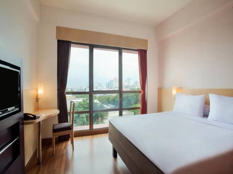 Asyana Kemayoran Jakarta — hotel room