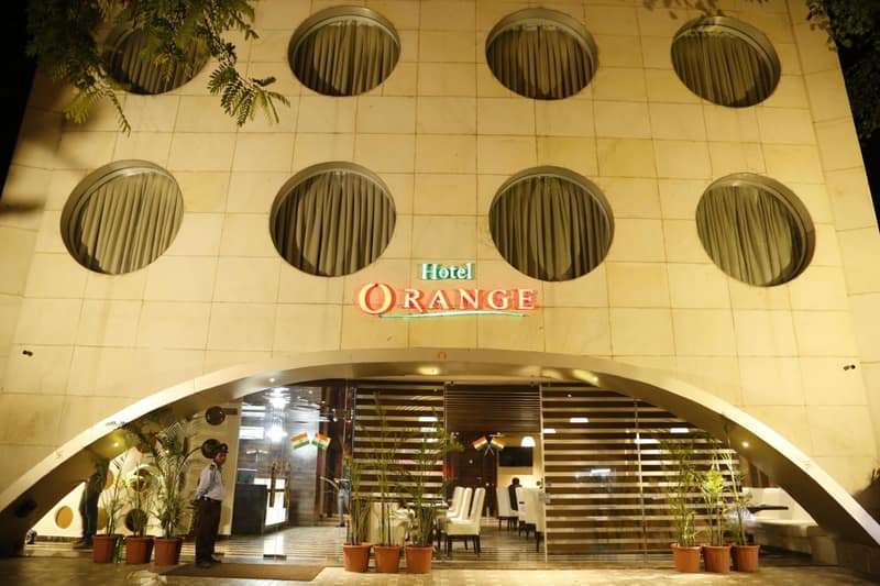Hotel Orange — building