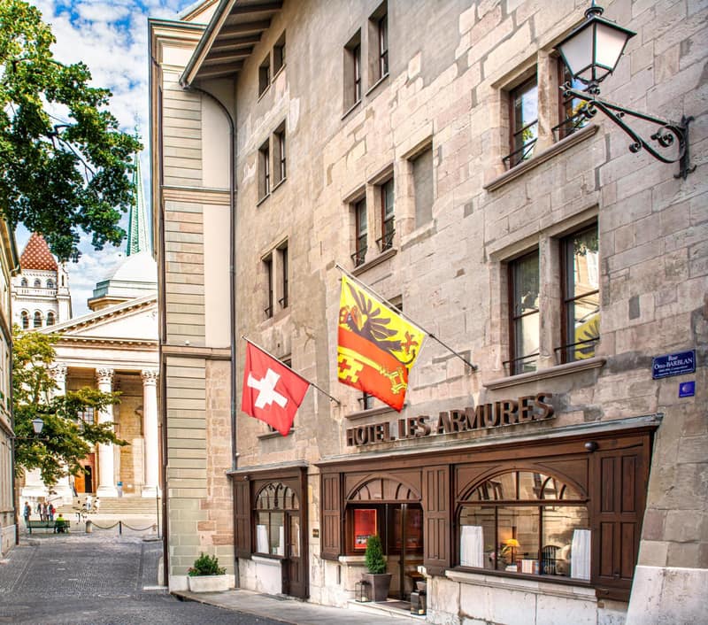 Hôtel Les Armures — building