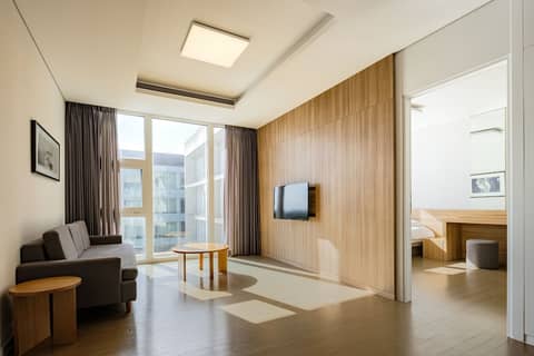 Phoenix Island — hotel room