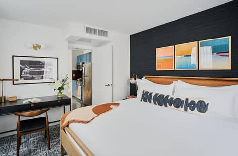 Rusk House Serviced Apartments — hotel room