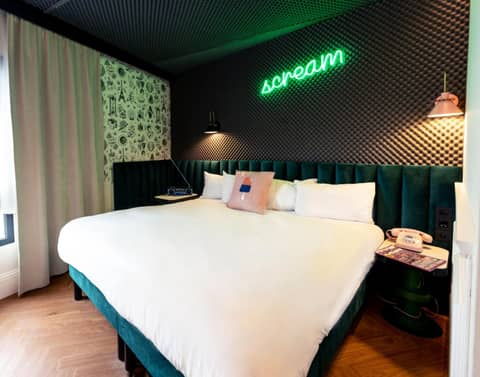 Moxy Paris La Villette — hotel room