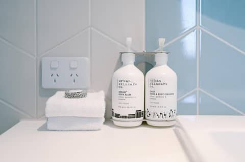 Holiday Inn Express Sydney Airport by IHG — bathroom