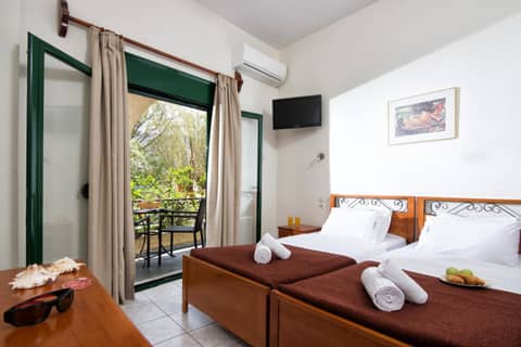 Erofili Apartments — hotel room