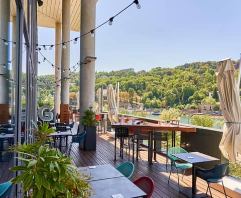 Novotel Lyon Centre-Confluence Bord de Saone — balance & terrace