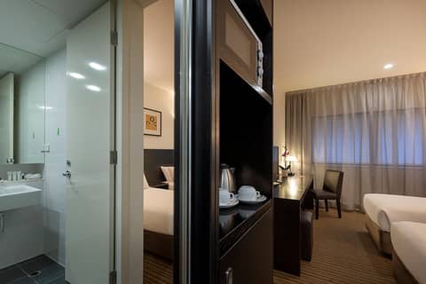 Causeway 353 Hotel — hotel room