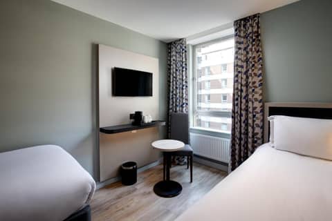 Royal National Hotel — hotel room