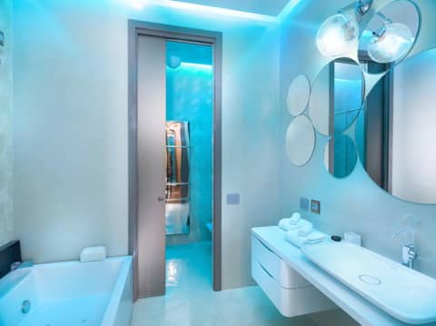 The Glamore Milano Duomo — bathroom