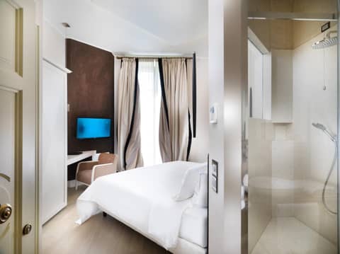 The Glamore Milano Duomo — hotel room