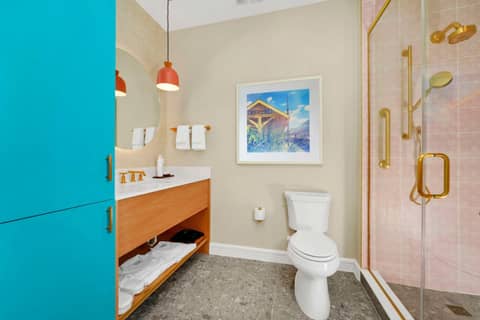 Embassy Suites By Hilton Orlando Sunset Walk — bathroom