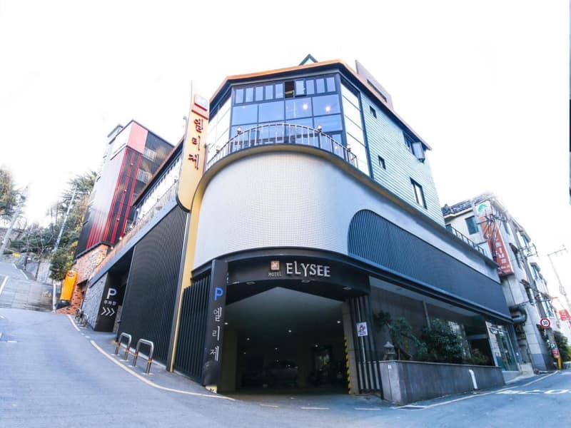 Elysee Hotel — building