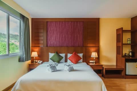 Elite Suites Patong — bedroom