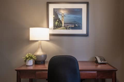 Hotel Faubourg Montreal Centre-Ville Downtown — photo 6